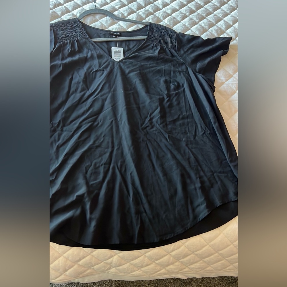 Torrid Classic Black V-Neck Blouse NWT 2X